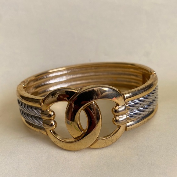 Chunky Gold &amp; Silvertone Fashion Hinged Bracelet. Preowned in good condition.